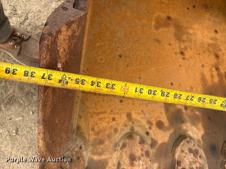 image for item DT2892 Hitachi EX200 excavator