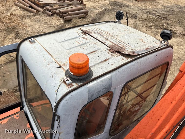 image for item DT2892 Hitachi EX200 excavator