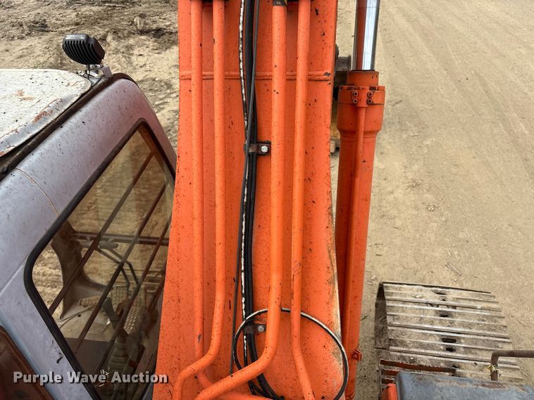 image for item DT2892 Hitachi EX200 excavator