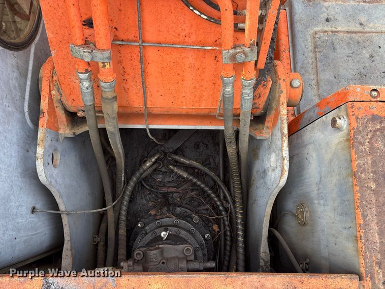 image for item DT2892 Hitachi EX200 excavator