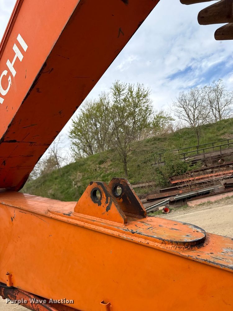 image for item DT2892 Hitachi EX200 excavator