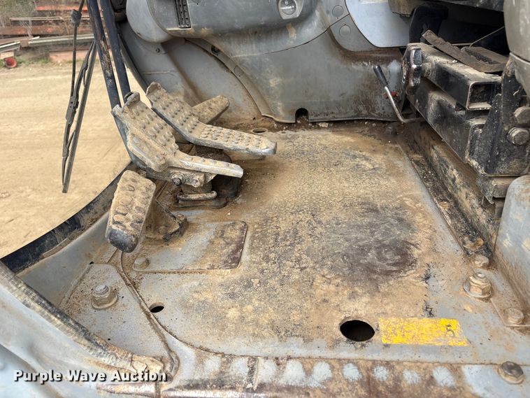 image for item DT2892 Hitachi EX200 excavator