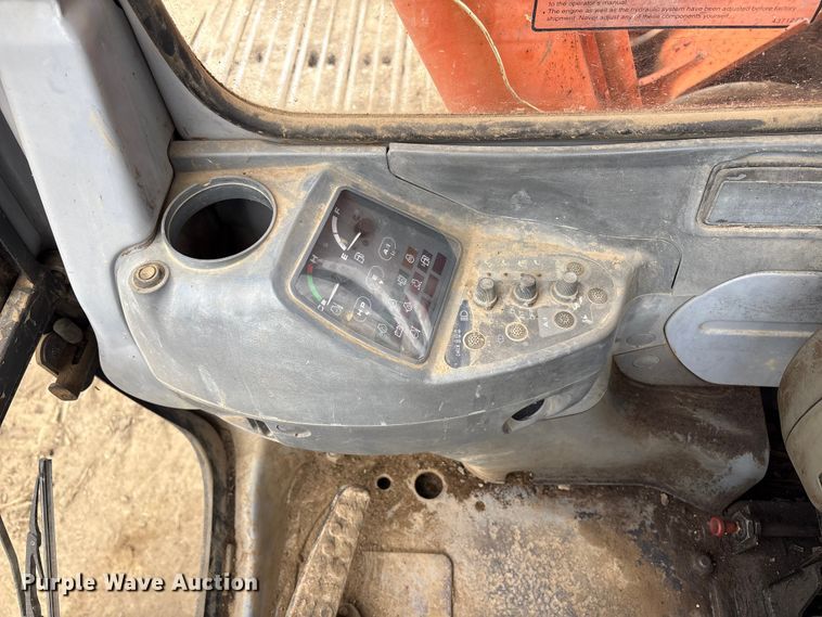 image for item DT2892 Hitachi EX200 excavator