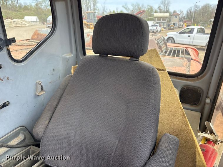 image for item DT2892 Hitachi EX200 excavator