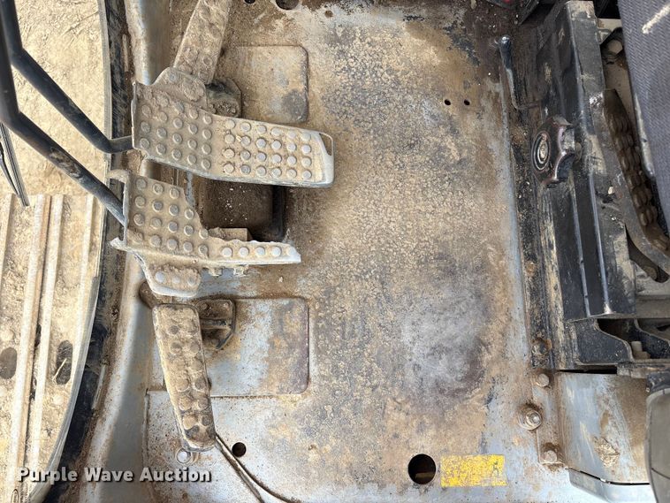 image for item DT2892 Hitachi EX200 excavator