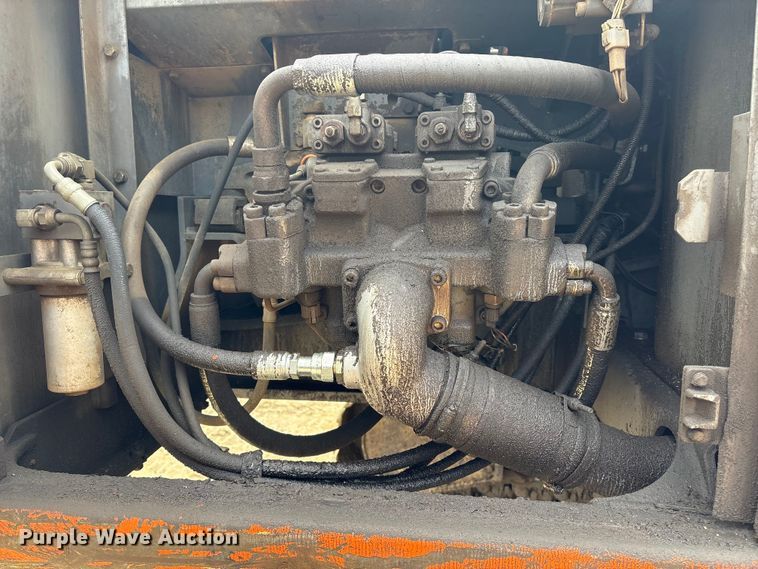 image for item DT2892 Hitachi EX200 excavator