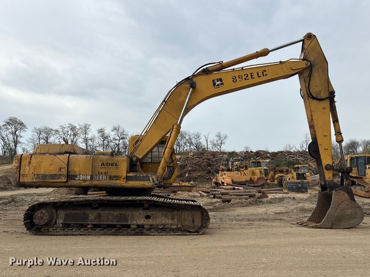 image for item DT2893 1995 John Deere 892ELC excavator