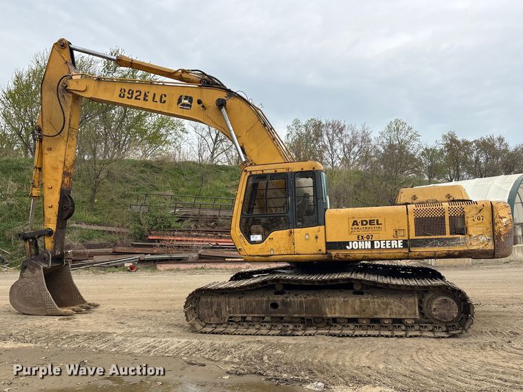 image for item DT2893 1995 John Deere 892ELC excavator