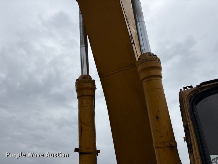 image for item DT2893 1995 John Deere 892ELC excavator