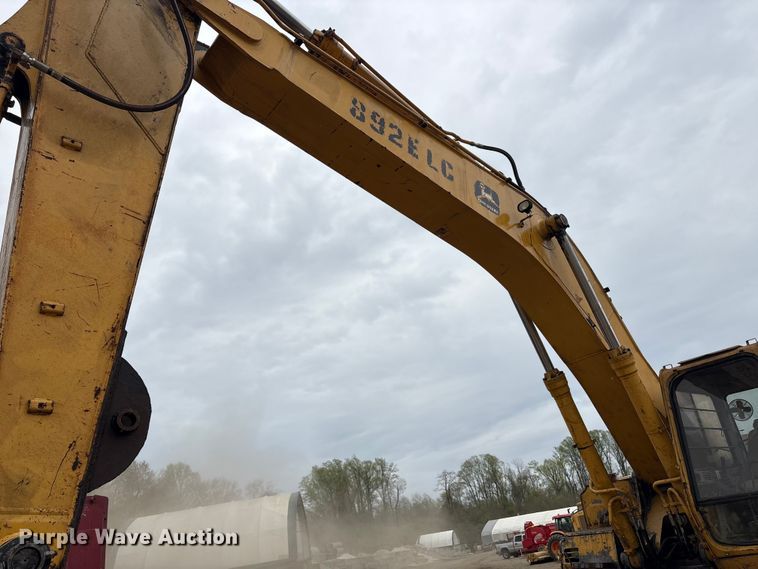 image for item DT2893 1995 John Deere 892ELC excavator
