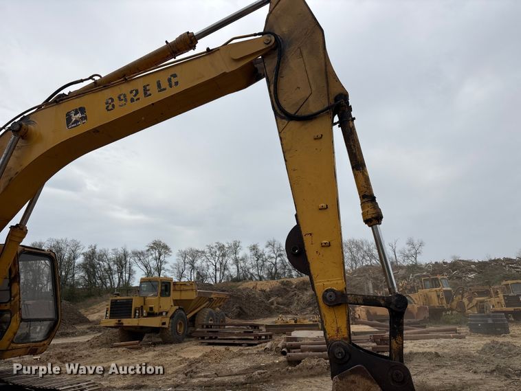 image for item DT2893 1995 John Deere 892ELC excavator
