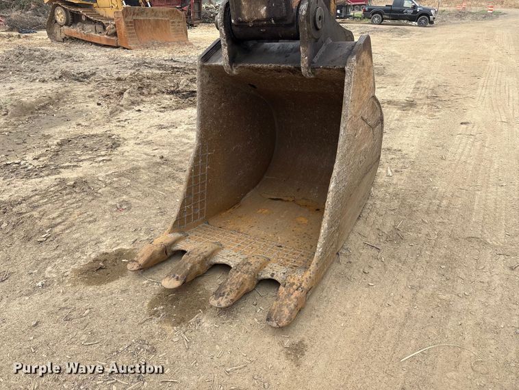 image for item DT2893 1995 John Deere 892ELC excavator