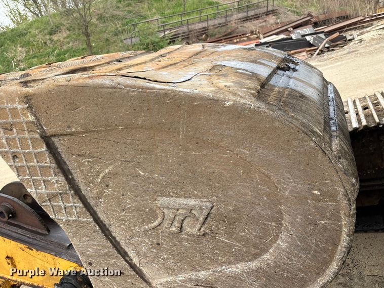 image for item DT2893 1995 John Deere 892ELC excavator