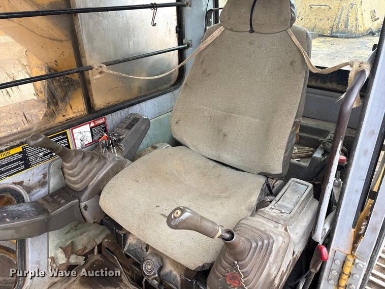 image for item DT2893 1995 John Deere 892ELC excavator