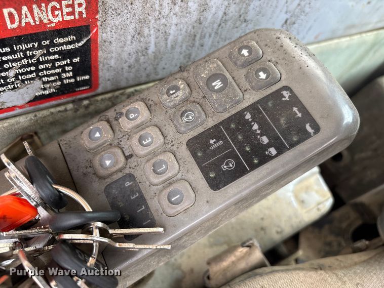 image for item DT2893 1995 John Deere 892ELC excavator