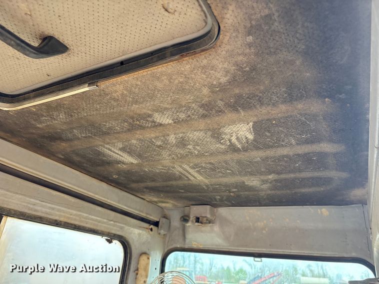 image for item DT2893 1995 John Deere 892ELC excavator