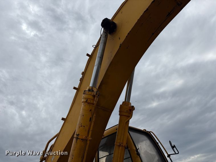 image for item DT2894 1999 John Deere 450LC excavator