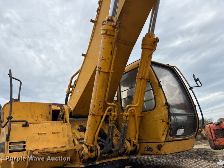 image for item DT2894 1999 John Deere 450LC excavator