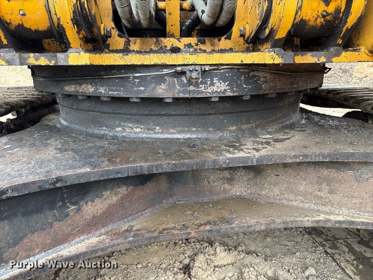 image for item DT2894 1999 John Deere 450LC excavator