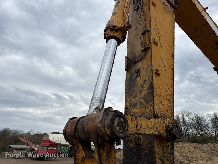 image for item DT2894 1999 John Deere 450LC excavator