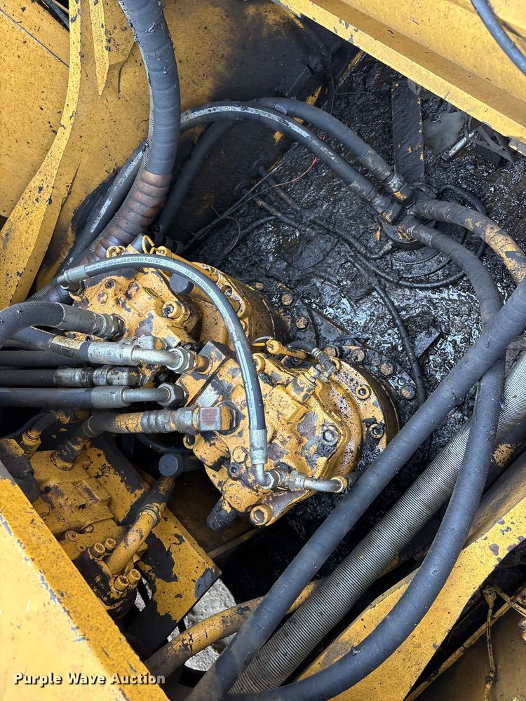 image for item DT2894 1999 John Deere 450LC excavator