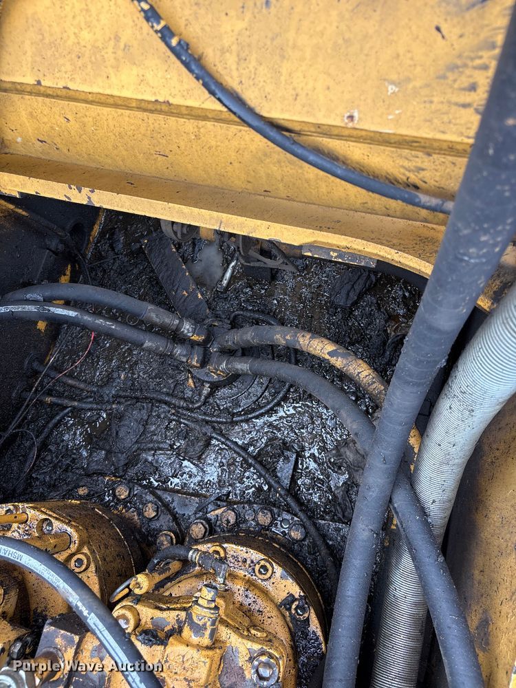 image for item DT2894 1999 John Deere 450LC excavator