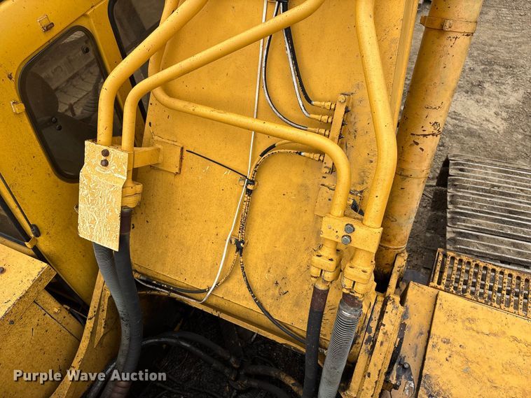 image for item DT2894 1999 John Deere 450LC excavator