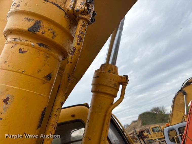 image for item DT2894 1999 John Deere 450LC excavator