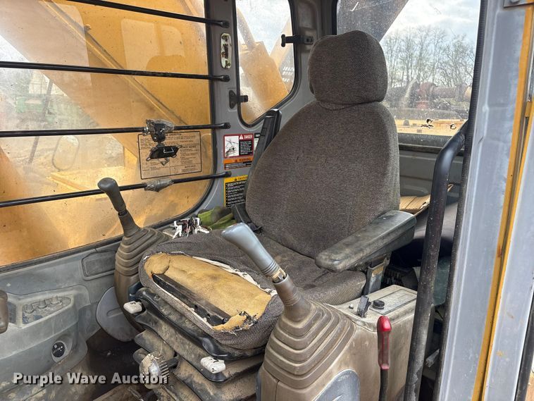 image for item DT2894 1999 John Deere 450LC excavator