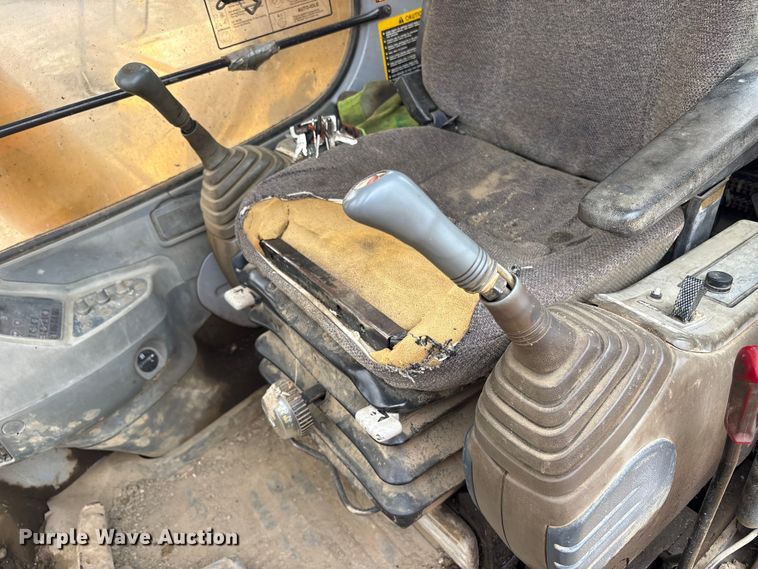 image for item DT2894 1999 John Deere 450LC excavator