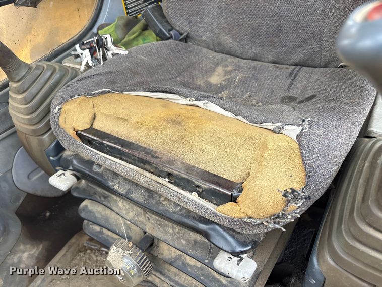 image for item DT2894 1999 John Deere 450LC excavator