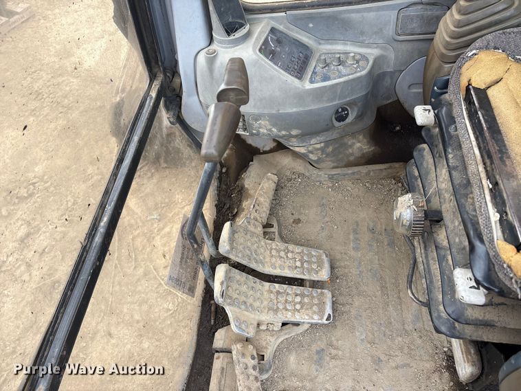 image for item DT2894 1999 John Deere 450LC excavator