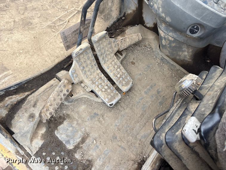 image for item DT2894 1999 John Deere 450LC excavator