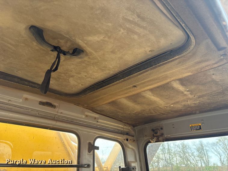 image for item DT2894 1999 John Deere 450LC excavator