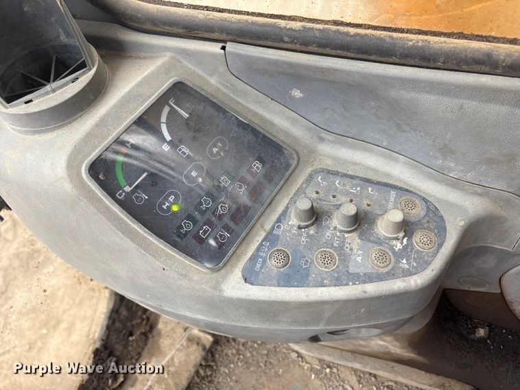 image for item DT2894 1999 John Deere 450LC excavator