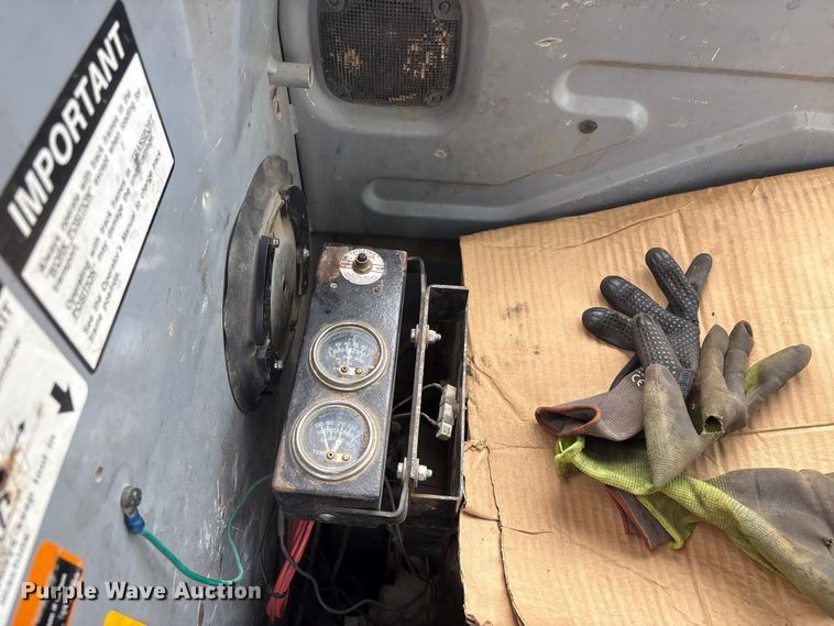 image for item DT2894 1999 John Deere 450LC excavator