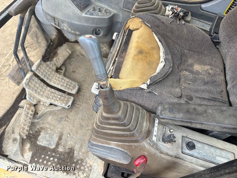 image for item DT2894 1999 John Deere 450LC excavator