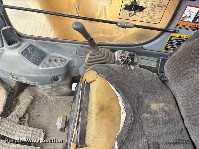 image for item DT2894 1999 John Deere 450LC excavator