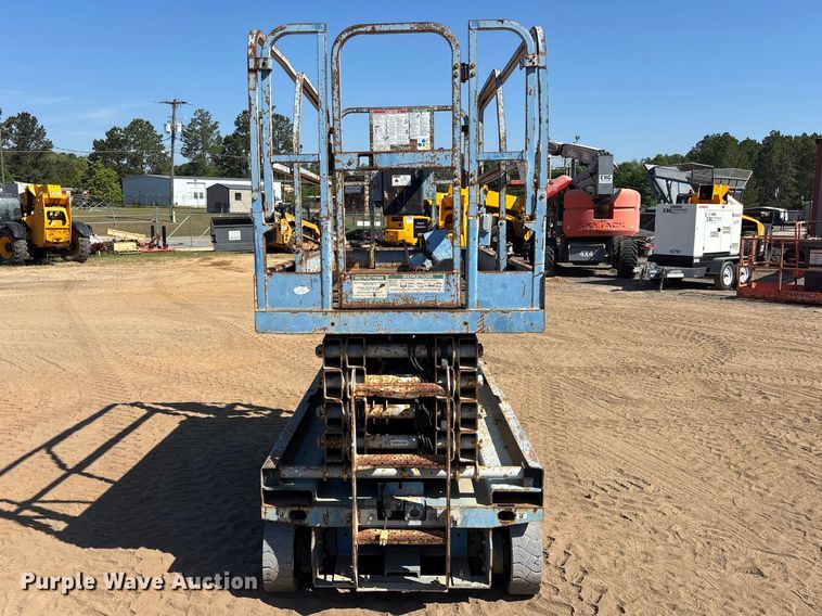 image for item DU0467 2014 Genie GS-3246 scissor lift