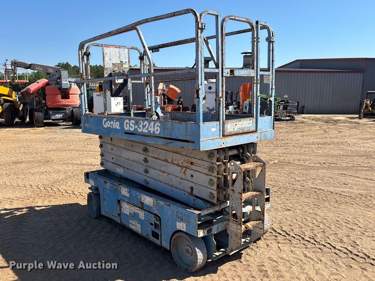 image for item DU0467 2014 Genie GS-3246 scissor lift