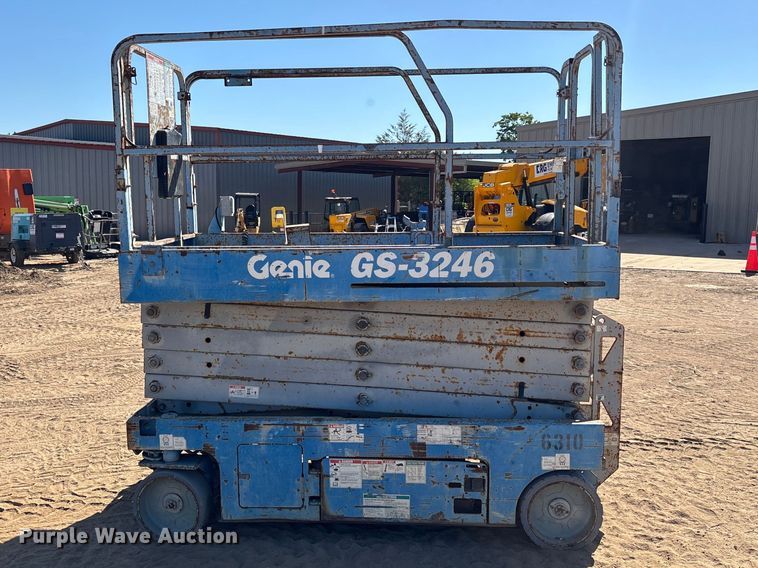 image for item DU0467 2014 Genie GS-3246 scissor lift