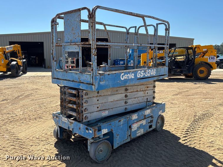 image for item DU0467 2014 Genie GS-3246 scissor lift