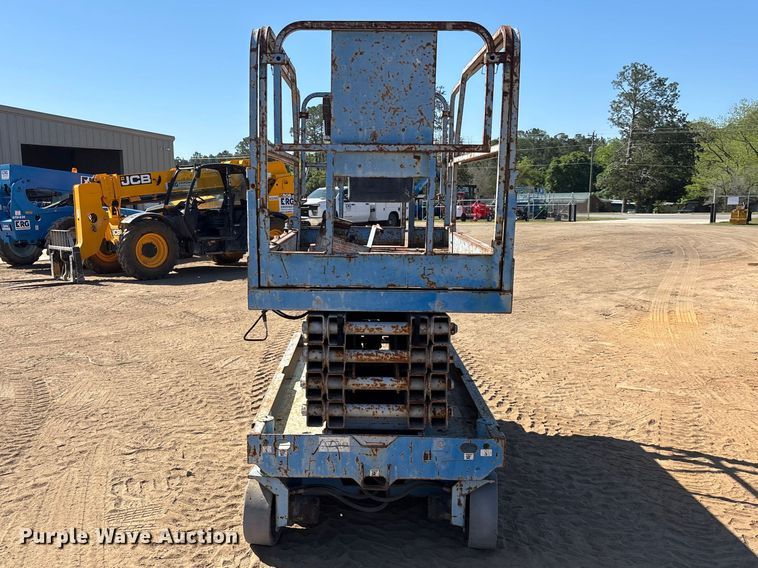 image for item DU0467 2014 Genie GS-3246 scissor lift