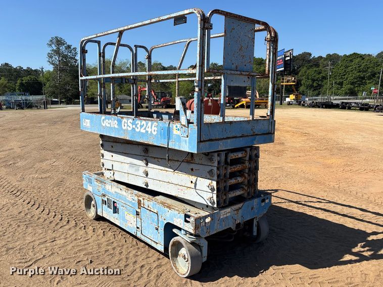 image for item DU0467 2014 Genie GS-3246 scissor lift