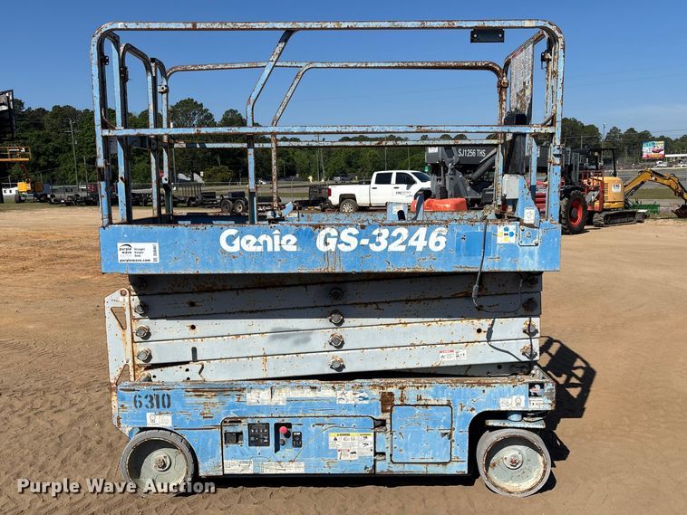 image for item DU0467 2014 Genie GS-3246 scissor lift