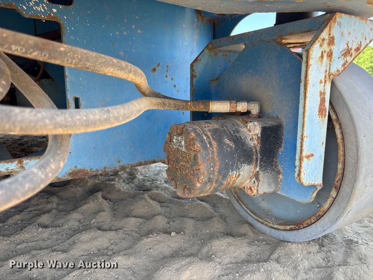 image for item DU0467 2014 Genie GS-3246 scissor lift