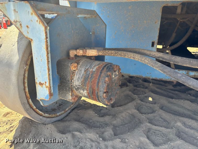 image for item DU0467 2014 Genie GS-3246 scissor lift