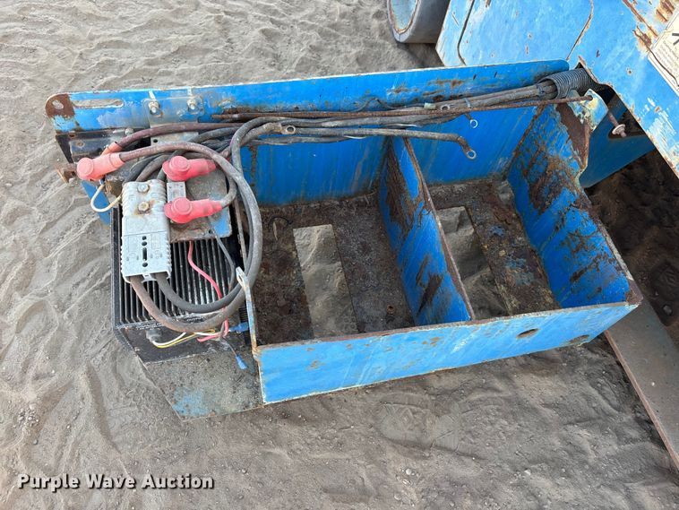 image for item DU0467 2014 Genie GS-3246 scissor lift