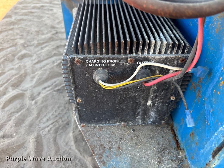 image for item DU0467 2014 Genie GS-3246 scissor lift