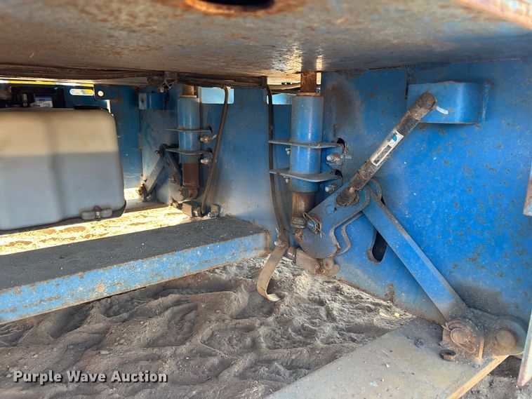 image for item DU0467 2014 Genie GS-3246 scissor lift